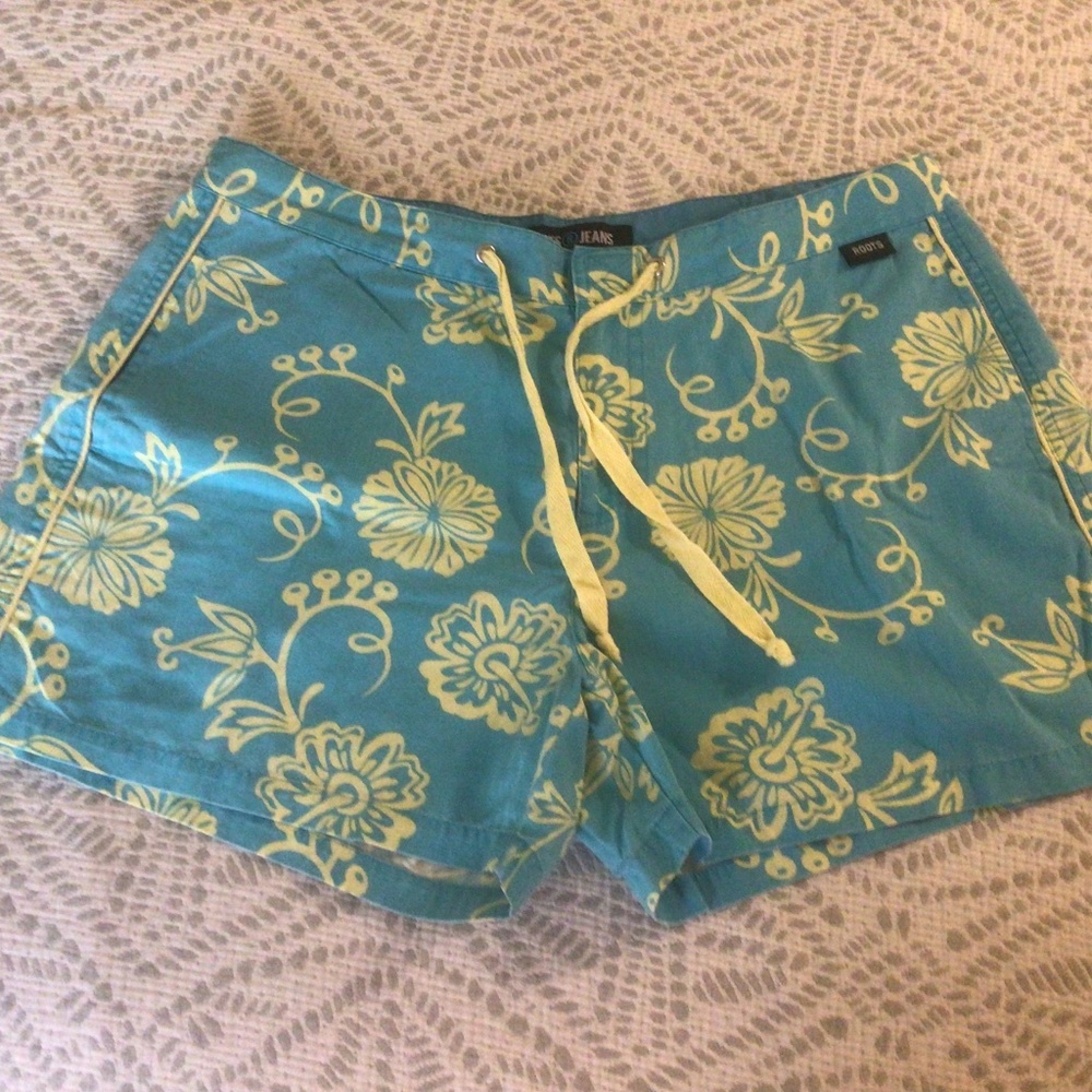 Roots Shorts size 12